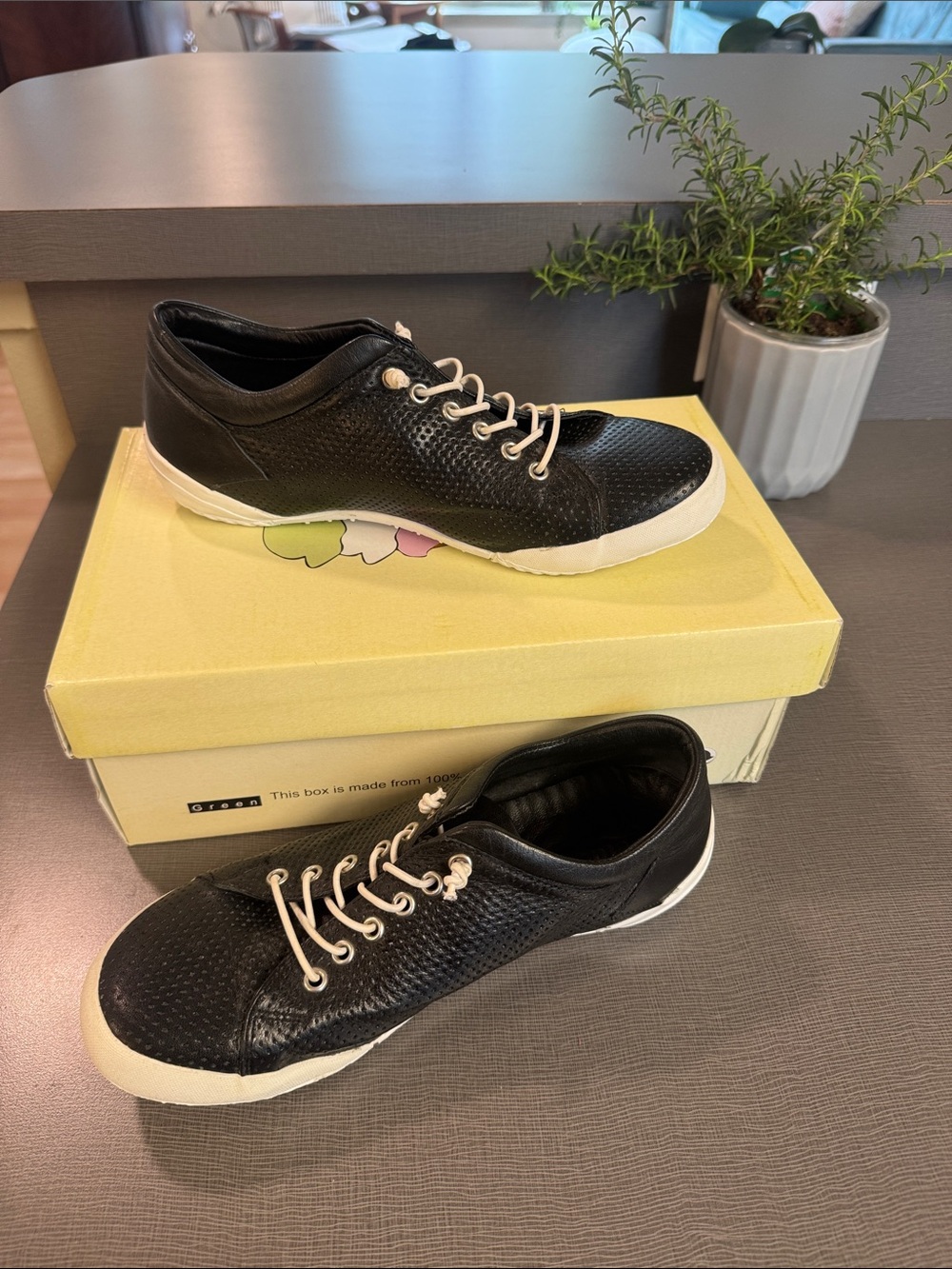GELATO Black Leather Lace-Up Skimmers with White Soles size 37